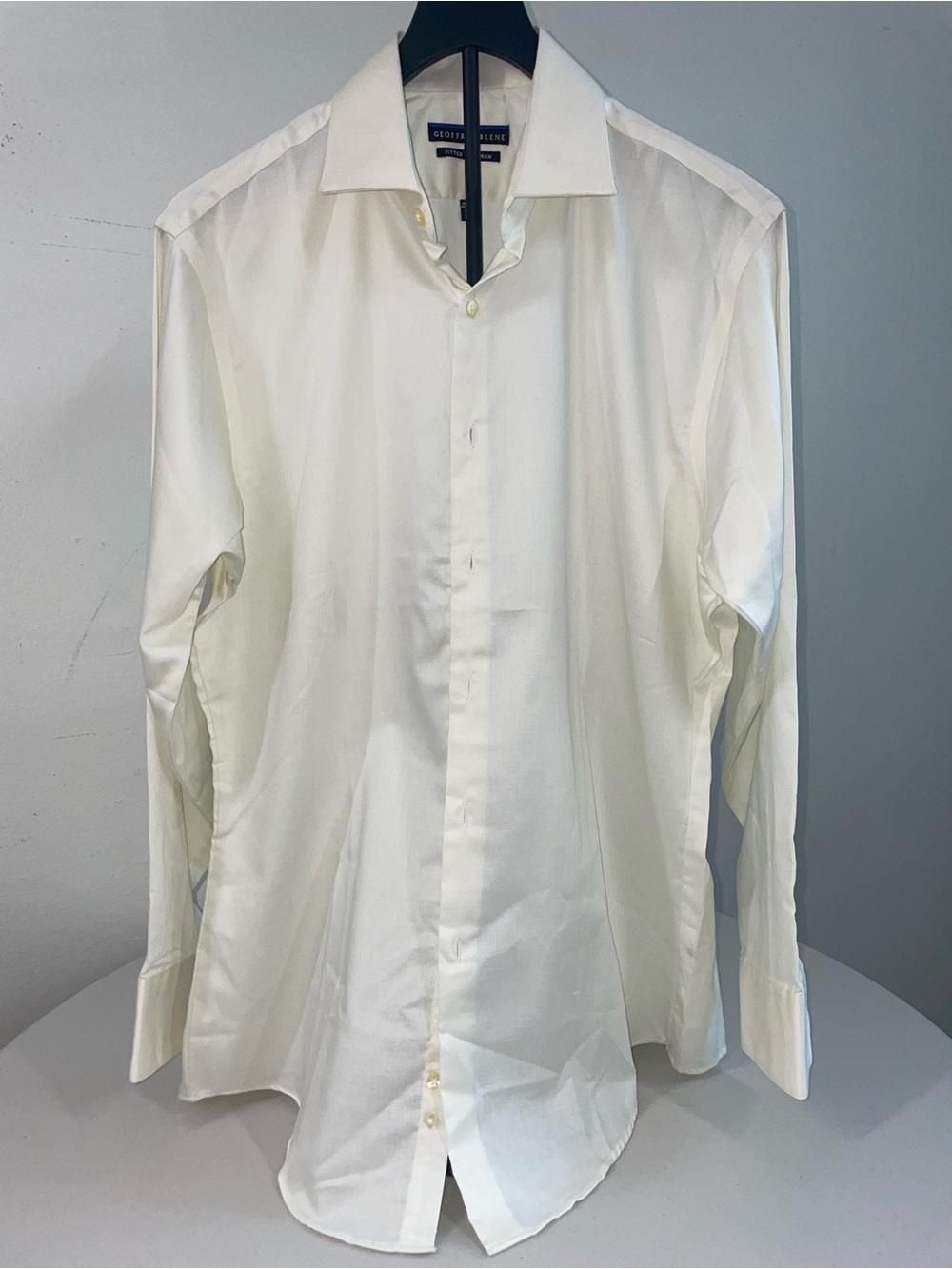 Geoffrey Beene / Men’s Crème Button Up Dress Shirt / Fitted - No Iron